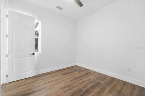 House in Orlando, Florida 5 bedrooms, 348.29 sq.m. № 1850256 - photo 24