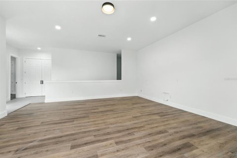 House in Orlando, Florida 5 bedrooms, 348.29 sq.m. № 1850256 - photo 20