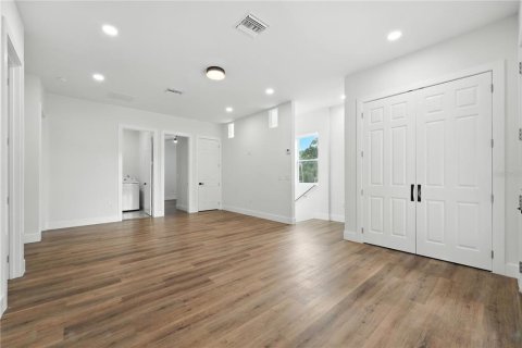 House in Orlando, Florida 5 bedrooms, 348.29 sq.m. № 1850256 - photo 30