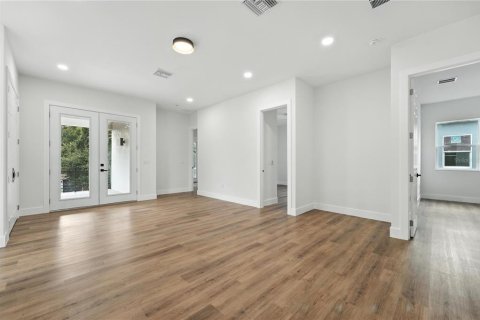 House in Orlando, Florida 5 bedrooms, 348.29 sq.m. № 1850256 - photo 28