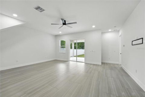 House in Orlando, Florida 5 bedrooms, 348.29 sq.m. № 1850256 - photo 14