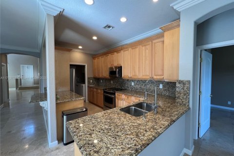 House in Delray Beach, Florida 5 bedrooms, 277.03 sq.m. № 1471747 - photo 9