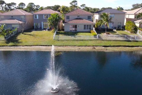 House in Delray Beach, Florida 5 bedrooms, 277.03 sq.m. № 1471747 - photo 4