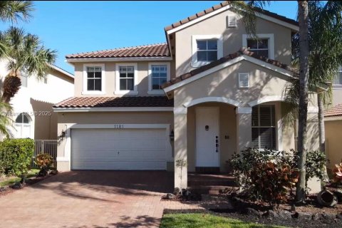 House in Delray Beach, Florida 5 bedrooms, 277.03 sq.m. № 1471747 - photo 1