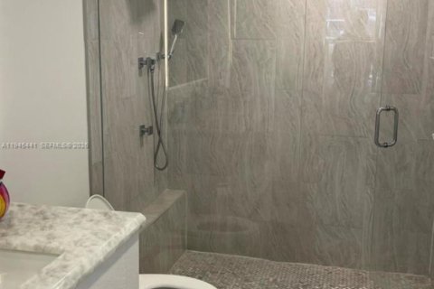 Condo in Pompano Beach, Florida, 2 bedrooms  № 2003435 - photo 15