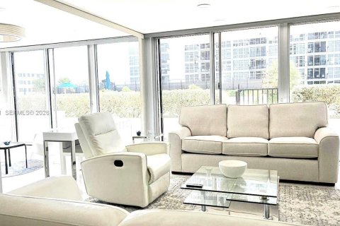 Condo in Pompano Beach, Florida, 2 bedrooms  № 2003435 - photo 3