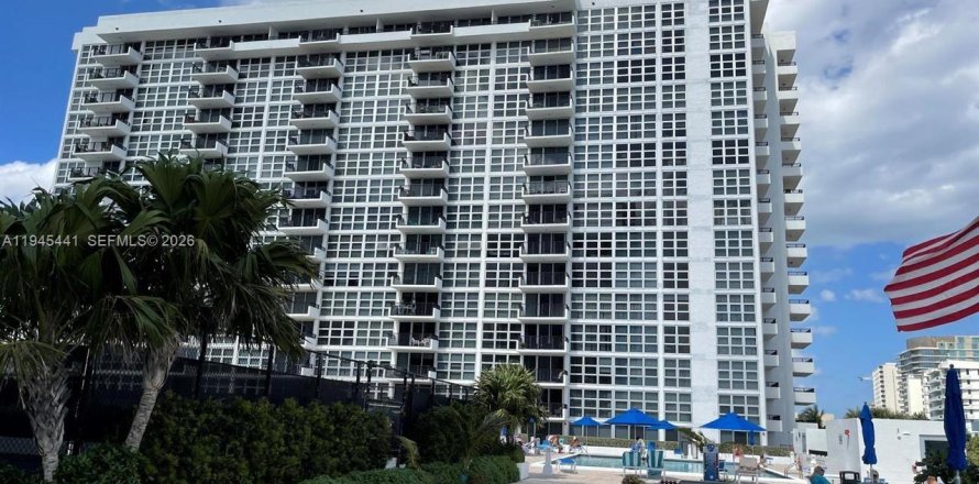 Condo in Pompano Beach, Florida, 2 bedrooms  № 2003435