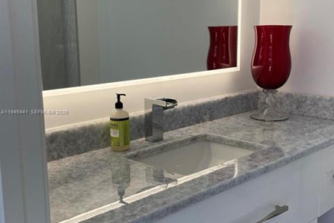 Condo in Pompano Beach, Florida, 2 bedrooms  № 2003435 - photo 21