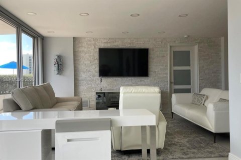 Condo in Pompano Beach, Florida, 2 bedrooms  № 2003435 - photo 9