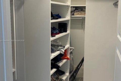 Condo in Pompano Beach, Florida, 2 bedrooms  № 2003435 - photo 17