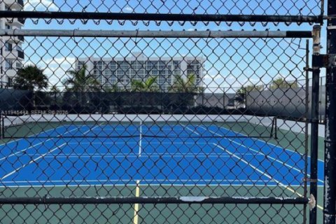 Condo in Pompano Beach, Florida, 2 bedrooms  № 2003435 - photo 24