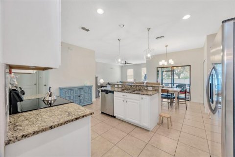 Casa en venta en Land O' Lakes, Florida, 5 dormitorios, 298.22 m2 № 1914409 - foto 5