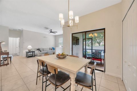 Casa en venta en Land O' Lakes, Florida, 5 dormitorios, 298.22 m2 № 1914409 - foto 11