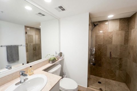 Copropriété à vendre à Miami, Floride: 2 chambres, 108.6 m2 № 2390387 - photo 18