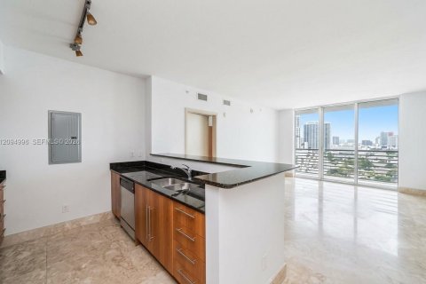 Copropriété à vendre à Miami, Floride: 2 chambres, 108.6 m2 № 2390387 - photo 6