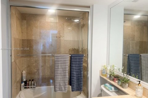 Copropriété à vendre à Miami, Floride: 2 chambres, 108.6 m2 № 2390387 - photo 15