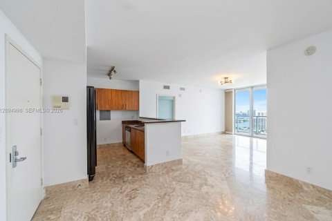 Copropriété à vendre à Miami, Floride: 2 chambres, 108.6 m2 № 2390387 - photo 7
