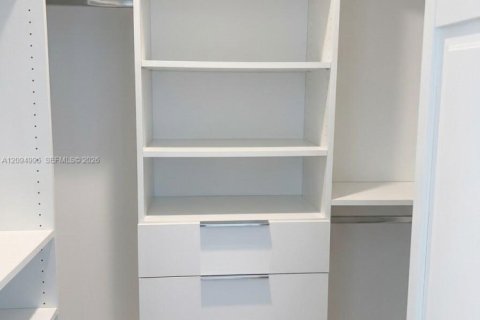 Copropriété à vendre à Miami, Floride: 2 chambres, 108.6 m2 № 2390387 - photo 13