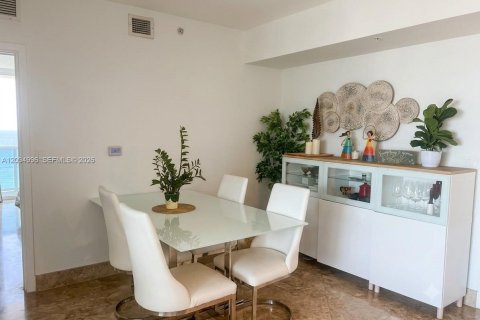 Copropriété à vendre à Miami, Floride: 2 chambres, 108.6 m2 № 2390387 - photo 5