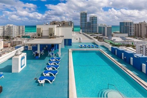 Condo in Miami Beach, Florida, 2 bedrooms  № 2042083 - photo 23
