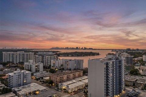 Condo in Miami Beach, Florida, 2 bedrooms  № 2042083 - photo 28