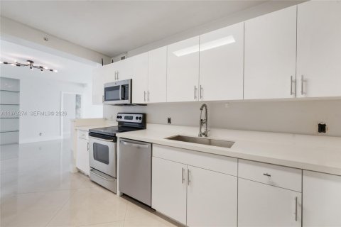 Condo in Miami Beach, Florida, 2 bedrooms  № 2042083