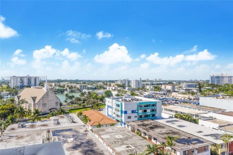 Condo in Miami Beach, Florida, 2 bedrooms  № 2042083 - photo 15