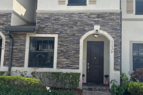 House in Homestead, Florida 3 bedrooms, 141.58 sq.m. № 2046019 - photo 1