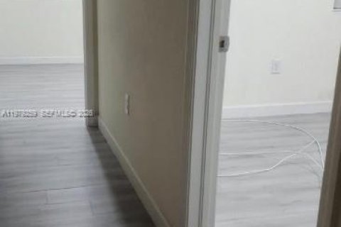 House in Homestead, Florida 3 bedrooms, 141.58 sq.m. № 2046019 - photo 6