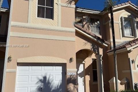 Adosado en Miami, Florida 4 dormitorios, 166.57 m2 № 2040746