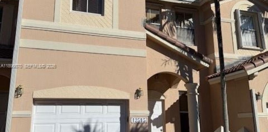 Таунхаус в Майами, Флорида 4 спальни, 166.57м2 № 2040746