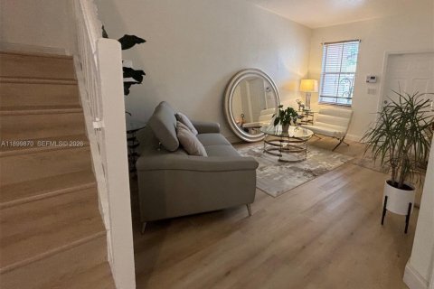 Снять в аренду таунхаус в Майами, Флорида 4 спальни, 166.57м2, № 2040746 - фото 22