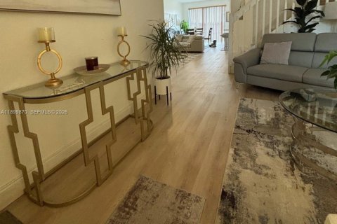 Снять в аренду таунхаус в Майами, Флорида 4 спальни, 166.57м2, № 2040746 - фото 25