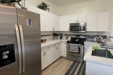 Снять в аренду таунхаус в Майами, Флорида 4 спальни, 166.57м2, № 2040746 - фото 17