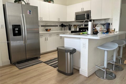 Снять в аренду таунхаус в Майами, Флорида 4 спальни, 166.57м2, № 2040746 - фото 14