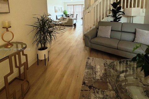 Снять в аренду таунхаус в Майами, Флорида 4 спальни, 166.57м2, № 2040746 - фото 24