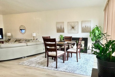 Снять в аренду таунхаус в Майами, Флорида 4 спальни, 166.57м2, № 2040746 - фото 12