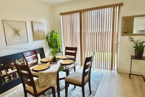 Снять в аренду таунхаус в Майами, Флорида 4 спальни, 166.57м2, № 2040746 - фото 13