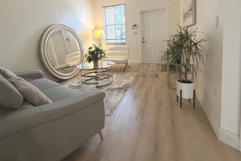 Снять в аренду таунхаус в Майами, Флорида 4 спальни, 166.57м2, № 2040746 - фото 8