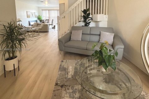 Снять в аренду таунхаус в Майами, Флорида 4 спальни, 166.57м2, № 2040746 - фото 4