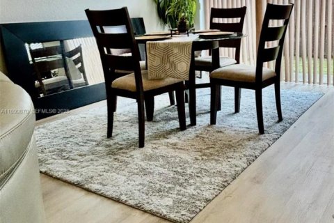 Снять в аренду таунхаус в Майами, Флорида 4 спальни, 166.57м2, № 2040746 - фото 20