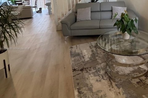 Снять в аренду таунхаус в Майами, Флорида 4 спальни, 166.57м2, № 2040746 - фото 23