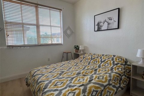 Снять в аренду таунхаус в Майами, Флорида 4 спальни, 166.57м2, № 2040746 - фото 29