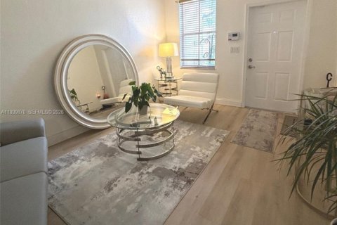 Снять в аренду таунхаус в Майами, Флорида 4 спальни, 166.57м2, № 2040746 - фото 11