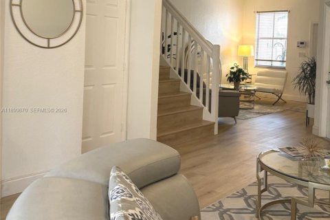 Снять в аренду таунхаус в Майами, Флорида 4 спальни, 166.57м2, № 2040746 - фото 5