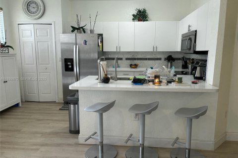 Снять в аренду таунхаус в Майами, Флорида 4 спальни, 166.57м2, № 2040746 - фото 15