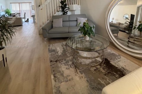 Снять в аренду таунхаус в Майами, Флорида 4 спальни, 166.57м2, № 2040746 - фото 7