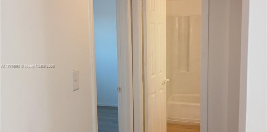 Condominio en Miramar, Florida, 2 dormitorios № 1862941