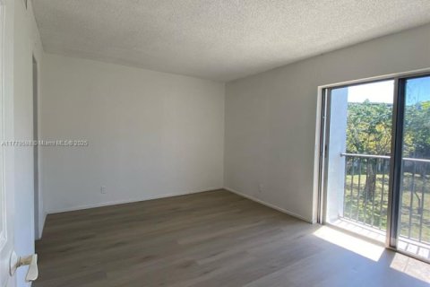 Condominio en venta en Miramar, Florida, 2 dormitorios, 77.29 m2 № 1862941 - foto 13