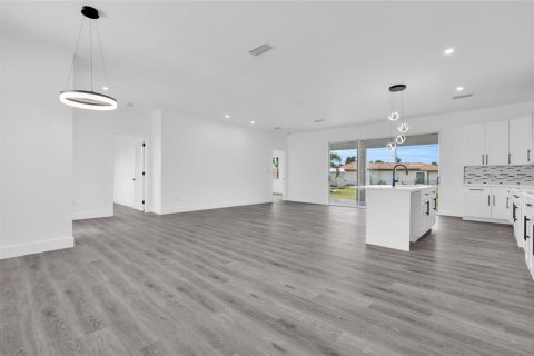 Villa ou maison à vendre à Port Charlotte, Floride: 4 chambres, 186.08 m2 № 1878092 - photo 11